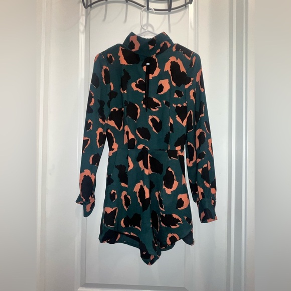 Elliatt women’s long sleep leopard romper - Picture 2 of 4